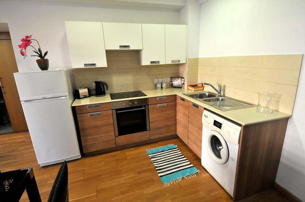 Ithaki Phinikoudes Apartment No. 105 라르나카 객실 사진
